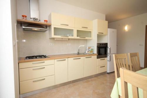 Apartments By The Sea Ugljan - 829