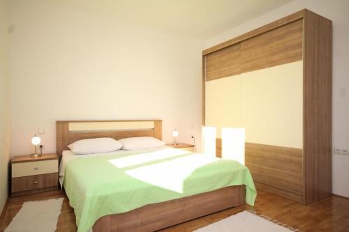 Apartments By The Sea Ugljan - 829