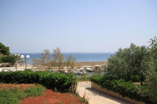 Apartments By The Sea Ugljan - 829