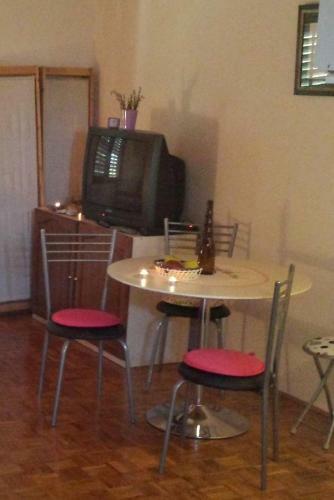 Apartments With A Parking Space Ugljan - 15613