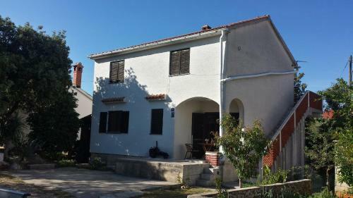 Apartments With A Parking Space Ugljan - 15613