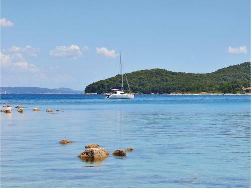 Two-bedroom Apartment In Ugljan