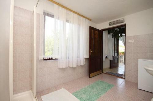 Apartments By The Sea Ugljan - 8304