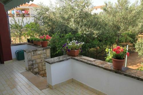 Apartments By The Sea Ugljan - 8304