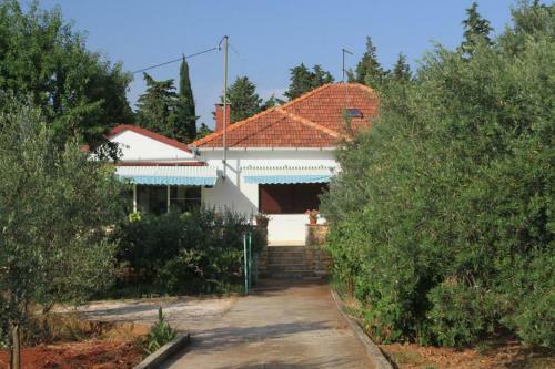 Apartments By The Sea Ugljan - 8304