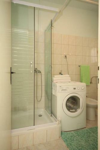 Apartments By The Sea Ugljan - 8304