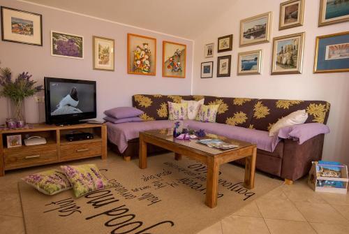 Apartments By The Sea Ugljan - 8468