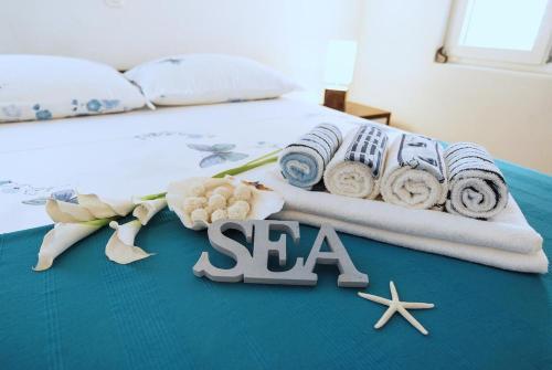 Apartments By The Sea Ugljan - 8468