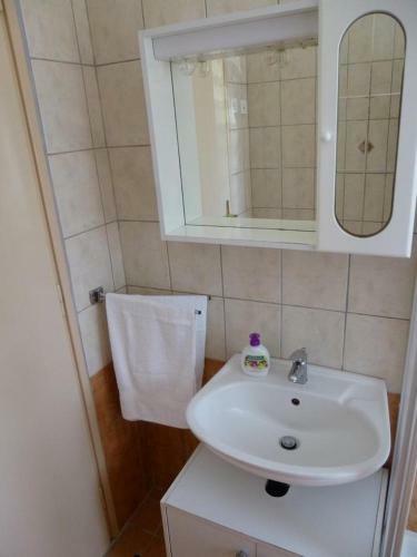 Apartments By The Sea Ugljan - 13764