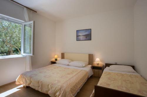 Apartments With A Parking Space Ugljan - 8241