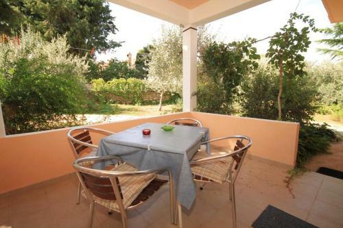 Apartments With A Parking Space Ugljan - 8241