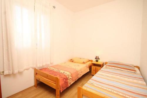 Apartments With A Parking Space Ugljan - 8430