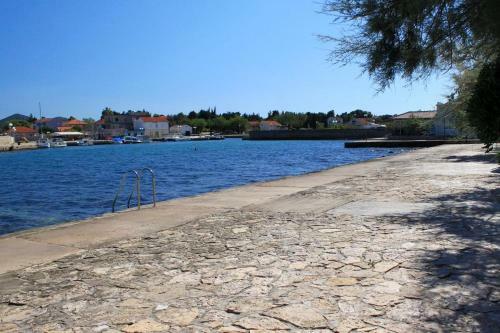 Apartments With A Parking Space Ugljan - 8430