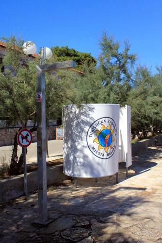 Apartments With A Parking Space Ugljan - 8430