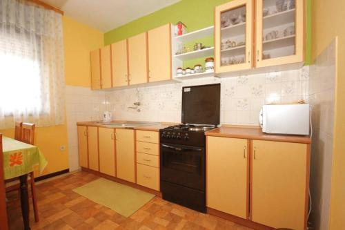 Apartments By The Sea Ugljan - 8519