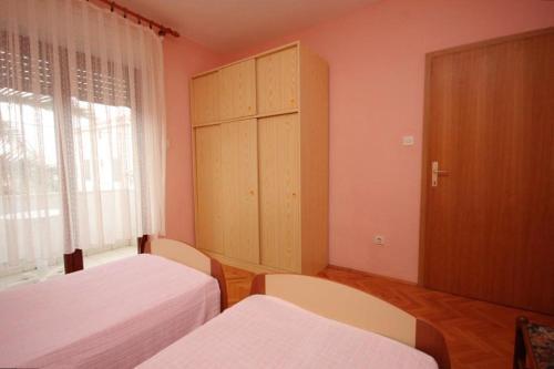 Apartments By The Sea Ugljan - 8301