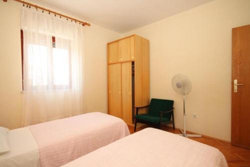Apartments By The Sea Ugljan - 8301