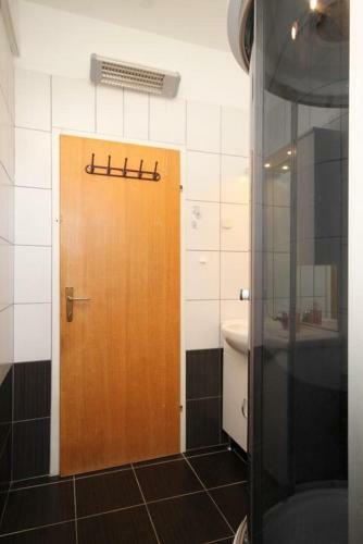 Apartments By The Sea Ugljan - 8423