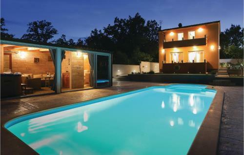 Three-bedroom Holiday Home In Ugljane