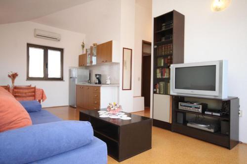 Apartments With A Parking Space Umag - 7171