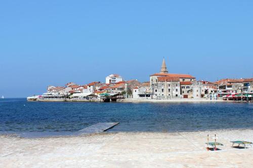 Apartments With A Parking Space Umag - 2529