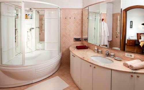 Vantacici Villa Sleeps 8 Pool Wifi