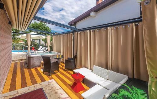 Four-bedroom Holiday Home In Vantacici