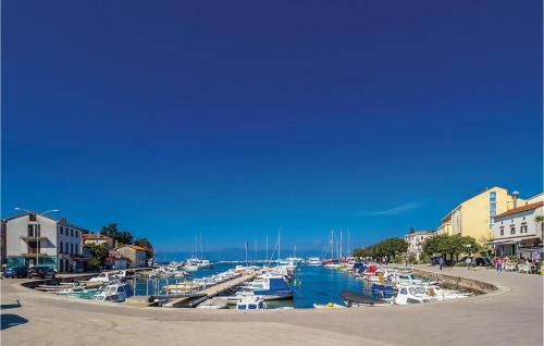 Four-bedroom Holiday Home In Vantacici