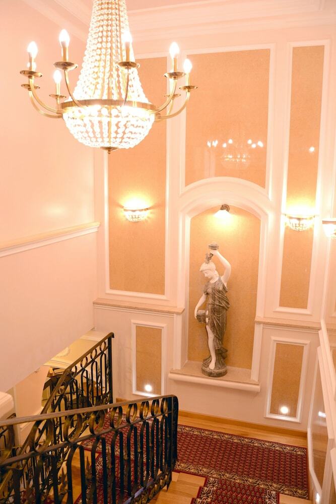 Bed & Breakfast Arbia Dorka Heritage Palace