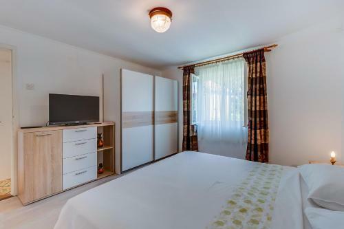 Apartments Ivna