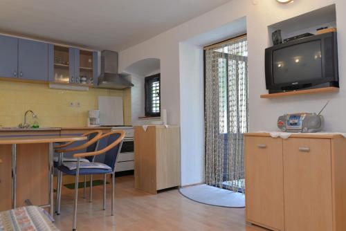 Apartment In Veli Losinj 14907