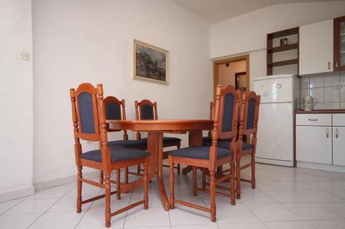 Apartments With A Parking Space Veliko Brdo (makarska) - 6791