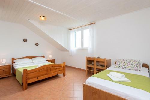Holiday Home (160-1)