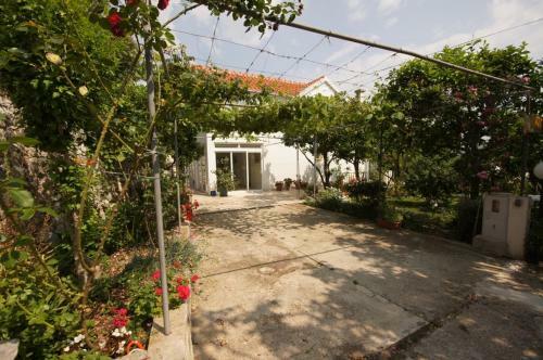 Holiday Home (160-1)