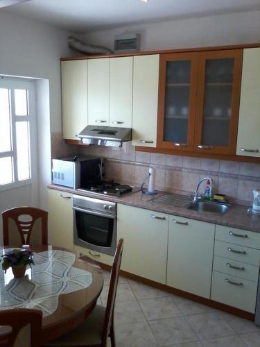 Apartments With A Parking Space Vinisce (trogir) - 12248