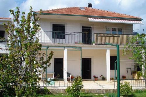 Family Friendly Seaside Apartments Vinisce (trogir) - 5946