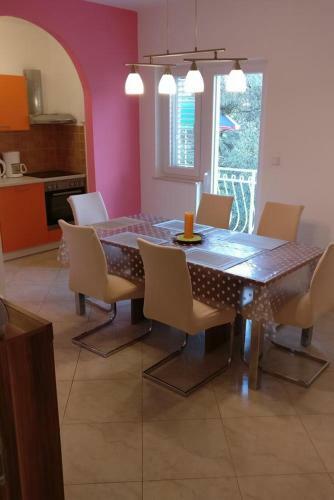 Apartments With A Parking Space Vinisce (trogir) - 12676