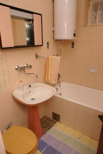 Apartments By The Sea Vinisce (trogir) - 4288