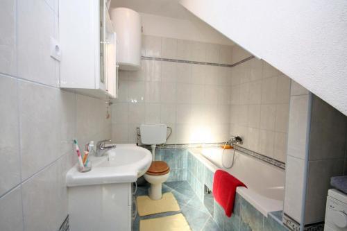 Apartments By The Sea Vinisce (trogir) - 4288