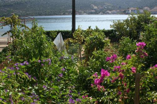 Apartments By The Sea Vinisce (trogir) - 4288