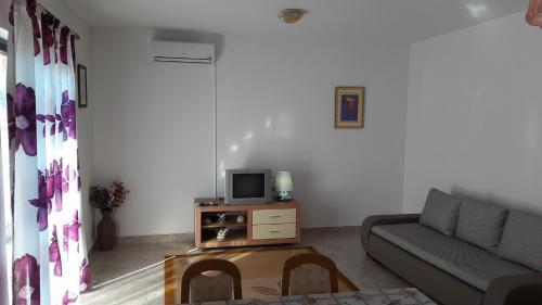 Apartments With A Parking Space Vinisce (trogir) - 12637