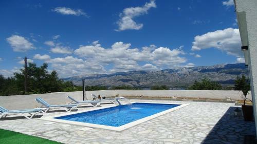 Villa Anna With Pool, Zadar County