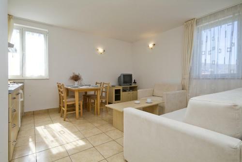 Apartments Jakov