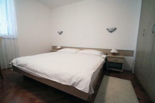 Apartments Jakov
