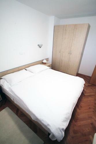 Apartments Jakov