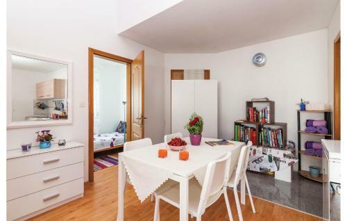 Two-bedroom Apartment In Vinjerac
