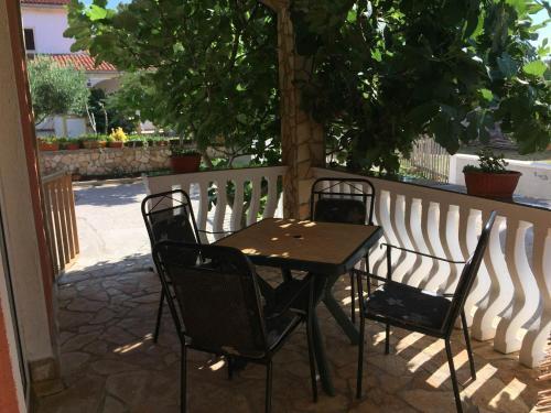 One-bedroom Apartment In Vir IV