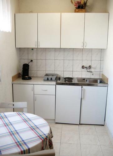 Apartments With A Parking Space Rukavac (vis) - 2473