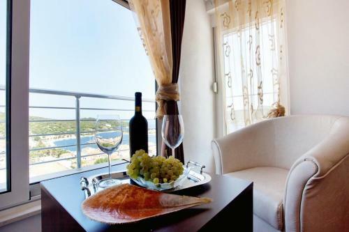Luxury Villa With A Swimming Pool Vis - 8922