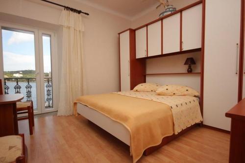Apartments By The Sea Vis - 8876